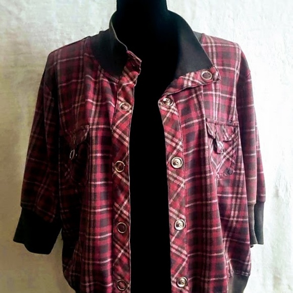 #C34 DEB Short Sleeve Crop Top - Picture 6 of 8